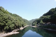 宇治川沿い